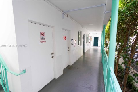 Commercial property in Miami Beach, Florida 7.06 sq.m. № 1989610 - photo 8