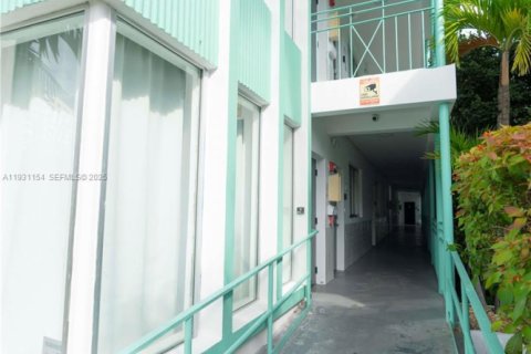 Commercial property in Miami Beach, Florida 7.06 sq.m. № 1989610 - photo 5