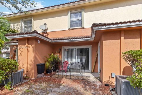 Townhouse in Miramar, Florida 2 bedrooms, 120.4 sq.m. № 1700714 - photo 30