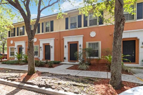 Townhouse in Miramar, Florida 2 bedrooms, 120.4 sq.m. № 1700714 - photo 2