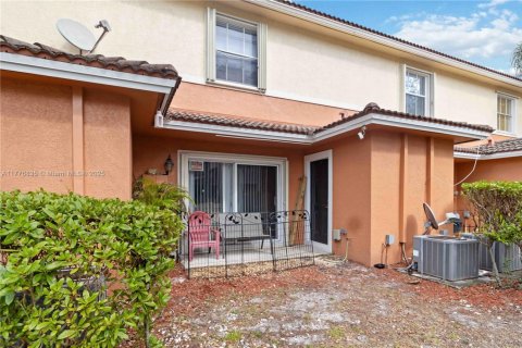 Townhouse in Miramar, Florida 2 bedrooms, 120.4 sq.m. № 1700714 - photo 29