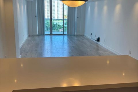 Condominio en Sunny Isles Beach, Florida, 1 dormitorio № 2387255