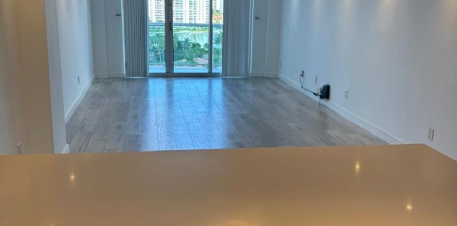 Condominio en Sunny Isles Beach, Florida, 1 dormitorio  № 2387255