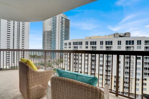 Condo in Pompano Beach, Florida, 2 bedrooms  № 2084135 - photo 15