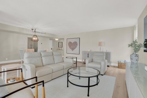 Condo in Pompano Beach, Florida, 2 bedrooms  № 2084135 - photo 8
