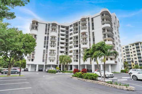 Condo in Pompano Beach, Florida, 2 bedrooms № 2084135
