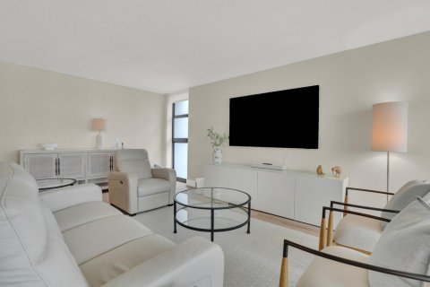 Condo in Pompano Beach, Florida, 2 bedrooms  № 2084135 - photo 9