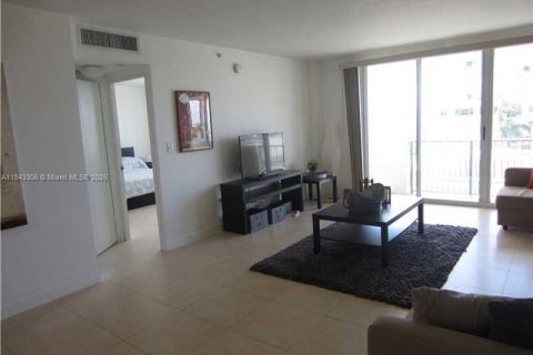 Condo in Surfside, Florida, 1 bedroom  № 1836172 - photo 11