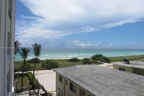 Condo in Surfside, Florida, 1 bedroom  № 1836172 - photo 5