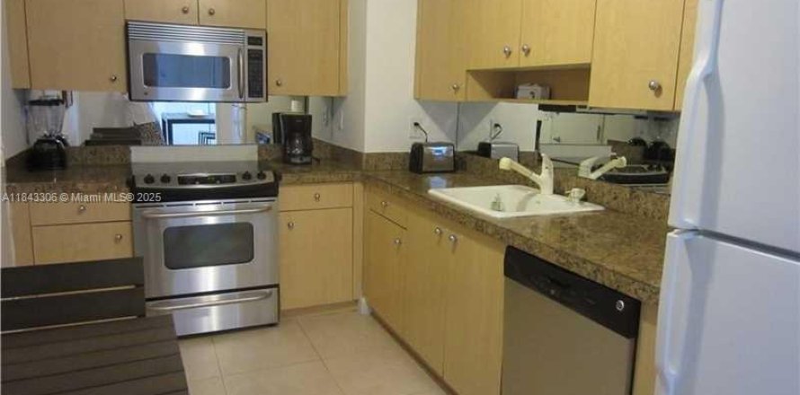 Condo in Surfside, Florida, 1 bedroom  № 1836172