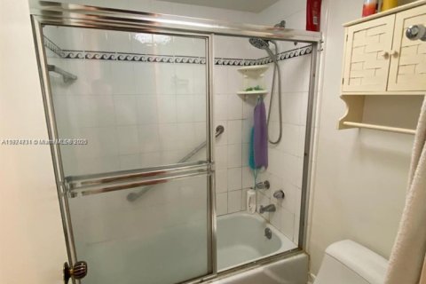 Copropriété à louer à Hallandale Beach, Floride: 1 chambre, 83.24 m2 № 1925870 - photo 13