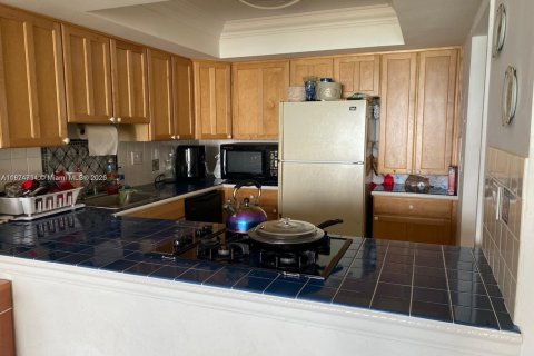 Copropriété à louer à Hallandale Beach, Floride: 1 chambre, 83.24 m2 № 1925870 - photo 1