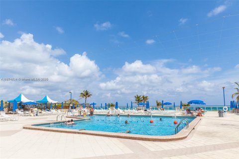 Copropriété à louer à Hallandale Beach, Floride: 1 chambre, 83.24 m2 № 1925870 - photo 17