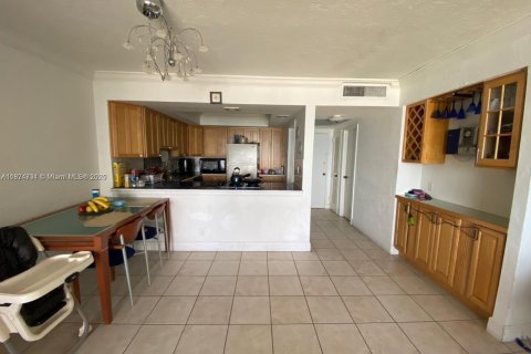 Copropriété à louer à Hallandale Beach, Floride: 1 chambre, 83.24 m2 № 1925870 - photo 4