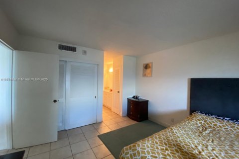 Copropriété à louer à Hallandale Beach, Floride: 1 chambre, 83.24 m2 № 1925870 - photo 9