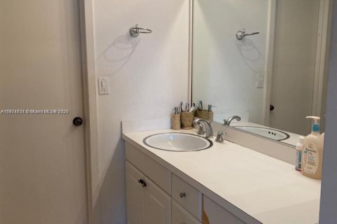 Copropriété à louer à Hallandale Beach, Floride: 1 chambre, 83.24 m2 № 1925870 - photo 11