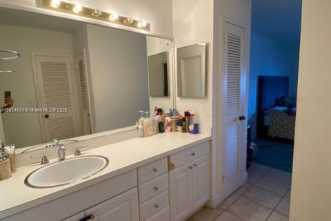 Copropriété à louer à Hallandale Beach, Floride: 1 chambre, 83.24 m2 № 1925870 - photo 12