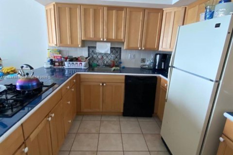 Copropriété à louer à Hallandale Beach, Floride: 1 chambre, 83.24 m2 № 1925870 - photo 3