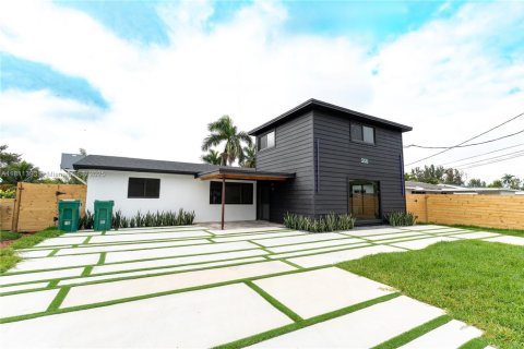 House in Davie, Florida 5 bedrooms, 172.24 sq.m. № 1756582 - photo 6