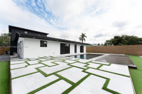 House in Davie, Florida 5 bedrooms, 172.24 sq.m. № 1756582 - photo 8