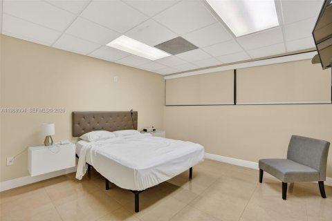 Купить коммерческую недвижимость в Майами, Флорида № 2035921 - фото 12