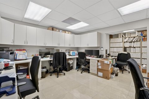 Купить коммерческую недвижимость в Майами, Флорида № 2035921 - фото 21