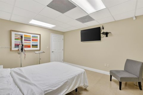 Купить коммерческую недвижимость в Майами, Флорида № 2035921 - фото 8