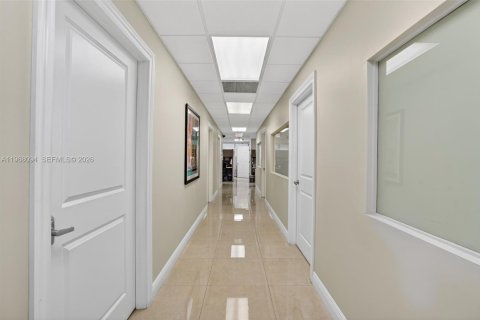 Купить коммерческую недвижимость в Майами, Флорида № 2035921 - фото 14