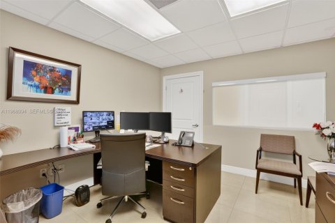 Купить коммерческую недвижимость в Майами, Флорида № 2035921 - фото 20