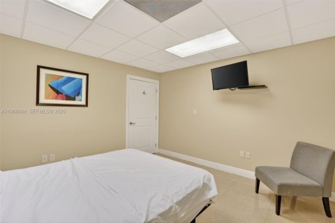 Купить коммерческую недвижимость в Майами, Флорида № 2035921 - фото 11