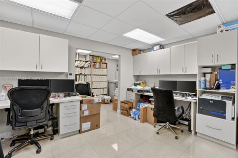 Купить коммерческую недвижимость в Майами, Флорида № 2035921 - фото 22