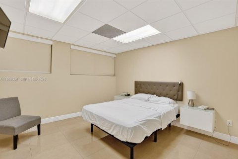 Купить коммерческую недвижимость в Майами, Флорида № 2035921 - фото 10