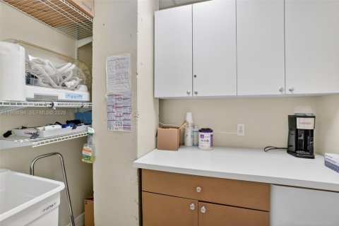 Купить коммерческую недвижимость в Майами, Флорида № 2035921 - фото 30