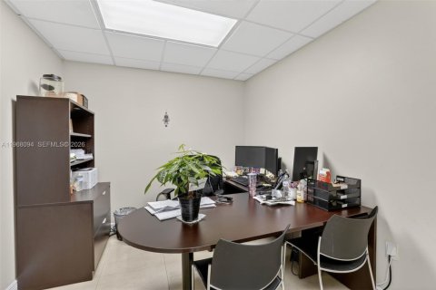 Купить коммерческую недвижимость в Майами, Флорида № 2035921 - фото 29