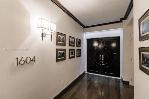 Снять в аренду кондоминиум в Майами-Бич, Флорида 2 спальни, 189.52м2, № 2027883 - фото 2