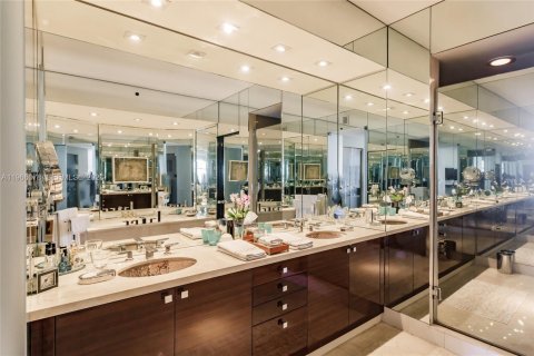 Снять в аренду кондоминиум в Майами-Бич, Флорида 2 спальни, 189.52м2, № 2027883 - фото 28