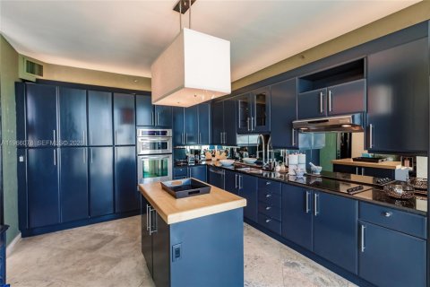 Снять в аренду кондоминиум в Майами-Бич, Флорида 2 спальни, 189.52м2, № 2027883 - фото 16