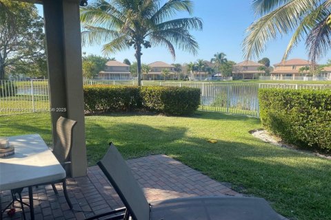 Casa en venta en Weston, Florida, 5 dormitorios, 290.97 m2 № 1731867 - foto 2