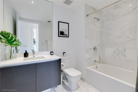 Condominio en venta en Miami, Florida, 2 dormitorios, 129.32 m2 № 1995304 - foto 13