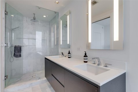 Condominio en venta en Miami, Florida, 2 dormitorios, 129.32 m2 № 1995304 - foto 11
