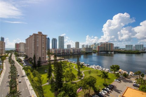 Condo in Sunny Isles Beach, Florida, 2 bedrooms  № 1726842 - photo 1