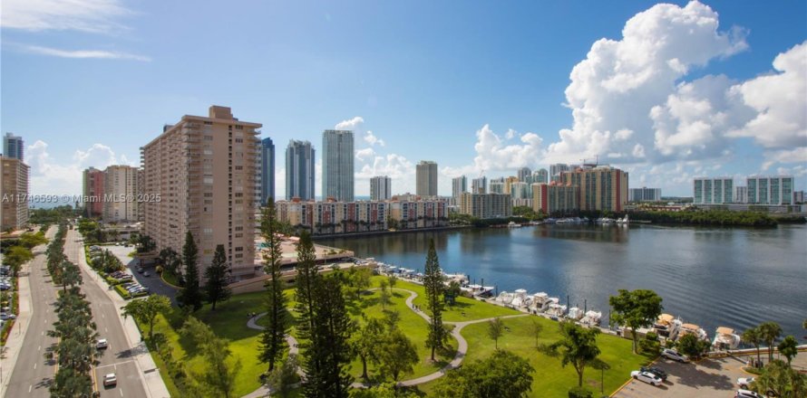 Condo in Sunny Isles Beach, Florida, 2 bedrooms № 1726842