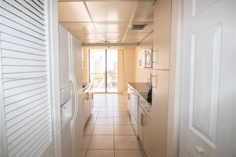 Condo in Sunny Isles Beach, Florida, 2 bedrooms  № 1726842 - photo 9