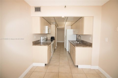 Condo in Sunny Isles Beach, Florida, 2 bedrooms  № 1726842 - photo 6