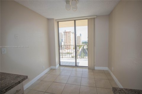 Condo in Sunny Isles Beach, Florida, 2 bedrooms  № 1726842 - photo 8