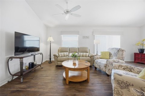 House in The Villages, Florida 2 bedrooms, 116.87 sq.m. № 2093056 - photo 8