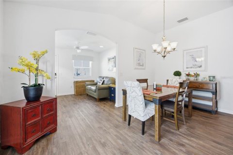 House in The Villages, Florida 2 bedrooms, 116.87 sq.m. № 2093056 - photo 6