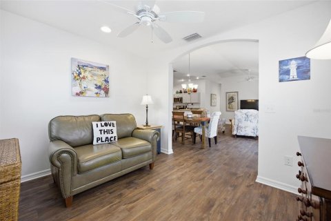 House in The Villages, Florida 2 bedrooms, 116.87 sq.m. № 2093056 - photo 3