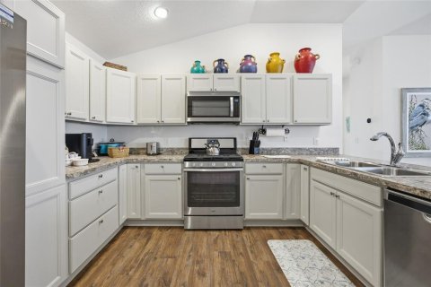 House in The Villages, Florida 2 bedrooms, 116.87 sq.m. № 2093056 - photo 14