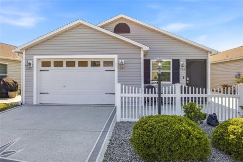 House in The Villages, Florida 2 bedrooms, 116.87 sq.m. № 2093056
